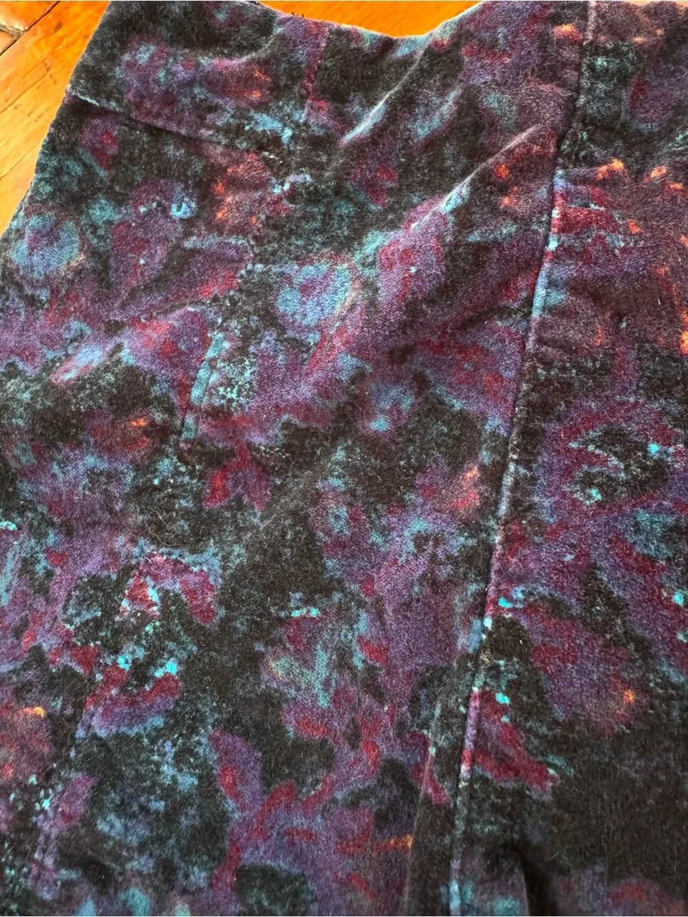 Kimchi Blue Velvet Floral Abstract High-Waist Women's Shorts - Deep Purple/Blue - Picture 3 of 4